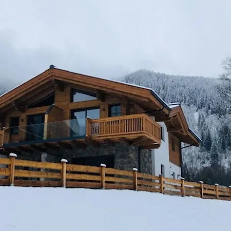 Spacious Chalet With Sauna In Krimml, 400 M From The Ski-bus Stop بيت للعطل كريمل