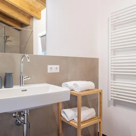 Spacious Chalet With Sauna In Krimml, 400 M From The Ski-bus Stop بيت للعطل *