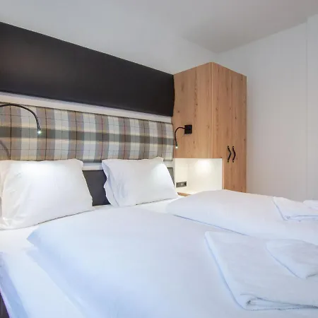 Spacious Chalet With Sauna In Krimml, 400 M From The Ski-bus Stop بيت للعطل كريمل