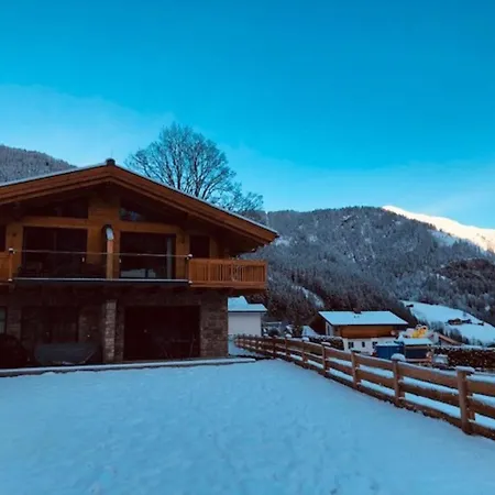 بيت للعطل Spacious Chalet With Sauna In Krimml, 400 M From The Ski-bus Stop كريمل